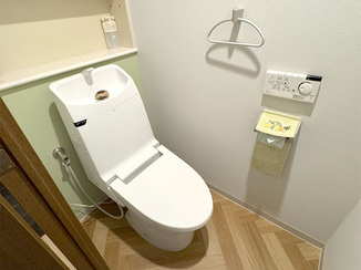 小工事 クロス・床の張替えだけで明るくなったトイレ空間