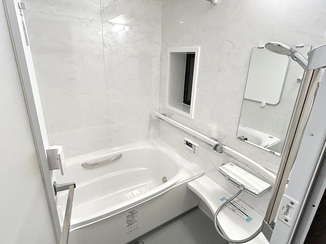 バスルームリフォーム 寒さと掃除の負担を軽減、安心して使える浴室と洗面化粧台