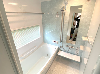 バスルームリフォーム 暖かさと掃除のしやすさを高めた浴室＆使いやすいトイレと水栓