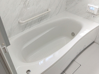 バスルームリフォーム 将来も安心。断熱性と清掃性を高めた快適バスルーム