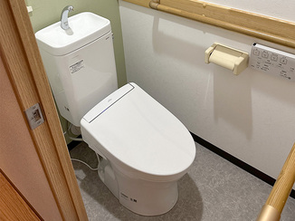 トイレリフォーム 使い勝手はそのままに、明るさをプラスしたレストルーム